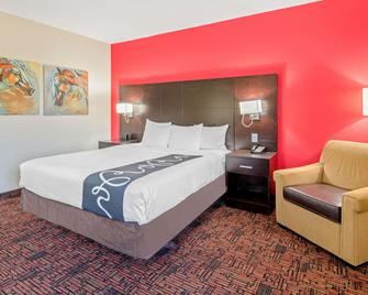La Quinta Inn & Suites by Wyndham Elk City - Elk City - Κρεβατοκάμαρα