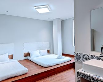 Tonle Hostel - Nom Pen - Habitación