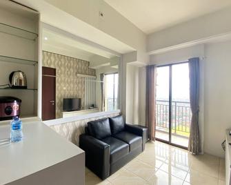 Bright 2Br At Tamansari Panoramic Apartment - Bandung - Living room