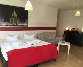 Hotel & Apartments Altstadtperle - Dresden - Sovrum