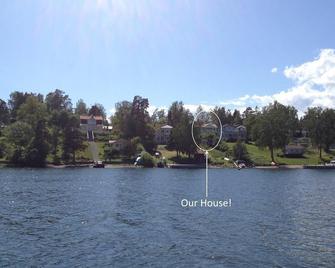 Spacious and with sea view in the heart of Stockholm Archipelago - Vaxholm - Außenansicht