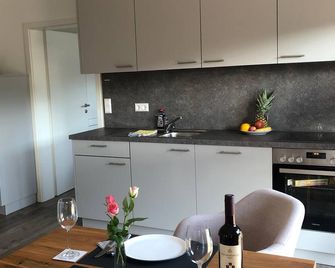 Apartment Schluchtensteig 75sqm, new building, quiet, sunny, 2-3 persons - Lenzkirch - Küche