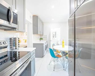 Bnb Hyperion | Sunny 1Br Haven Near the Beach - Fort Lauderdale - Kitchen