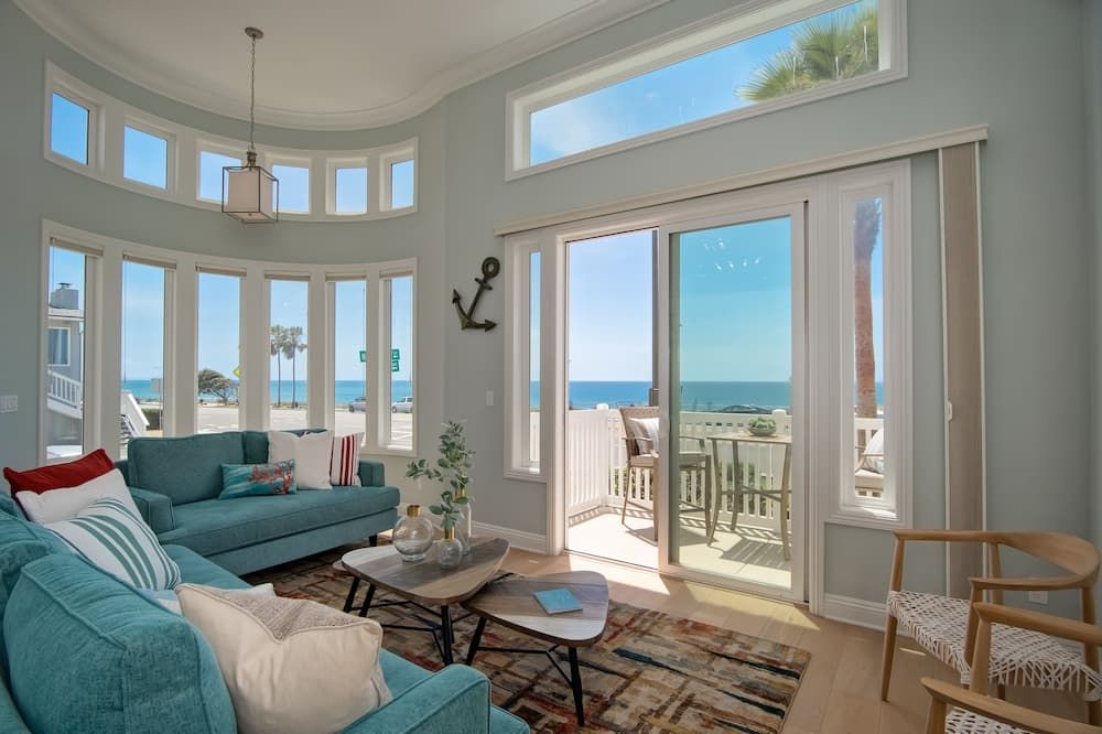On the Beach! 4 bed 3 bath 2300sq ft CarlsbadBeachCondo.com - Carlsbad - Living room