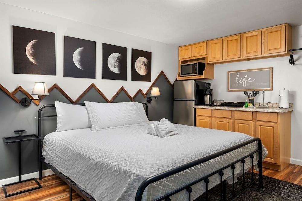 Wild Mountain Lodge - סבירוייל - חדר שינה