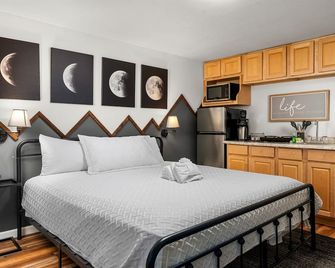 Wild Mountain Lodge - סבירוייל - חדר שינה