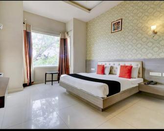 Hotel Silver Star - Mathura - Schlafzimmer