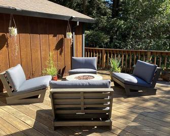 Russian Retreat - Forestville - Balcony