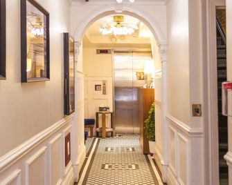 Hotel Scherman - New York - Hallway