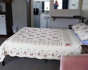 Alpine Country Motel - クーマ - 寝室
