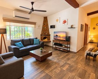 La Villa Palmier - Spacious 3br Home - Quiet & Air-Conditioned - Puerto Vallarta - Living room