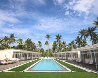L'Sirene Boutique Resort - Baler - Pool