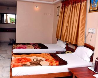 Jai Radhe Hotel - Ahmedabad - Bedroom