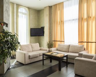 Fabulous Studio Apartment In Hotel Vukov Most - Nikšić - Living room