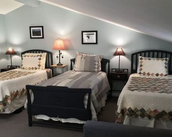 Upper Saranac Lake with Beach Access and Dock - ساراناك لاك - غرفة نوم