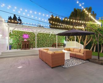 Universal Studios Villa with Pool & Guesthouse - Los Angeles