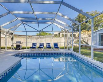 Pet-Friendly Home with Heated Pool in Bradenton - Bradenton - Pool