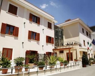 Diana Pompei - פומפיי - בניין