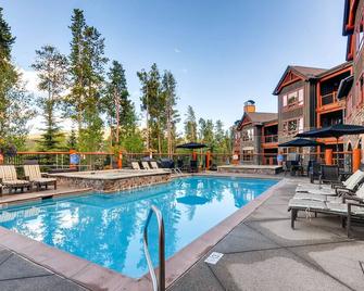 Luxury ski-in/out condo with outdoor pool, hot tubs, gym & game room - Breckenridge - Pool