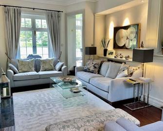 Luxurious Lodge in Mount Juliet Estate - Thomastown - Living room