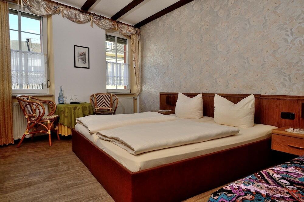 Weinhaus Hotel zum Josefshof - ברנקסטל קואס