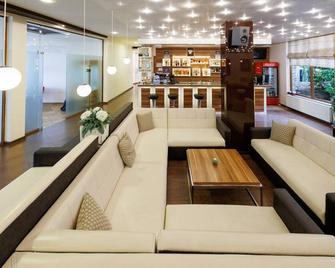 Green Wood Hotel & Spa - Razlog - Lobby