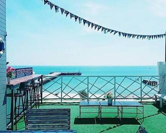 Jetty Huahin Hostel - הוא הין - מרפסת