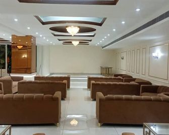 Drive In 24 Hotel - Morādābād - Lounge