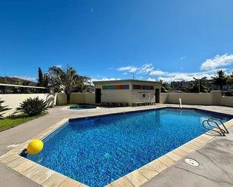 Chic Salt Lake 2-Bedroom at Fairway Gardens | Pool - Honolulu - Basen