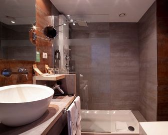 Petit Palace Tamarises - Guecho - Baño