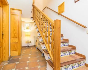 Villa Marjals - Muro - Escaleras