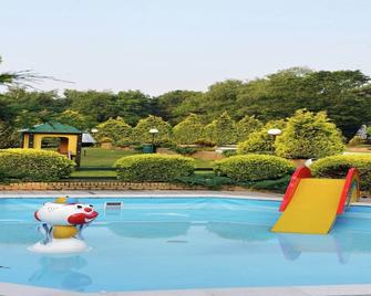Luxury holiday Thatched House In Baarle-Nassau - Baarle-Nassau - Piscina