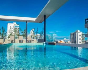 Burungos Place @ Britney Tower IV C-5 - سانتو دومينغو - حوض السباحة