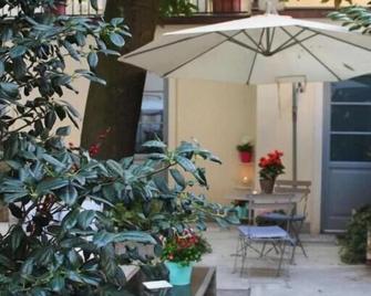 Il Cortile di Elisa & our flats - Lucca - Patio