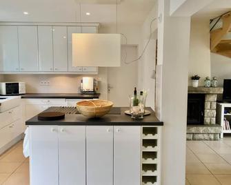 60m from the beach, Morbihan villa 4/9 pers. 4 bedrooms. 2 bathrooms, 3 stars, wifi FIBRE - Damgan - Kitchen