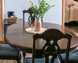 Beaver Creek Cabin 6 - Strasburg - Essbereich