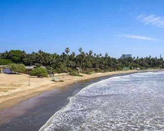 amã Stays & Trails Beach House Madh Island, Mumbai - 孟買 - 海灘