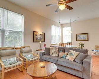 Indian Rocks Vacation Rental Condo Steps to Beach - Indian Rocks Beach - Living room