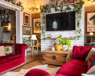 James' Place @ The Park - Merthyr Tydfil - Living room