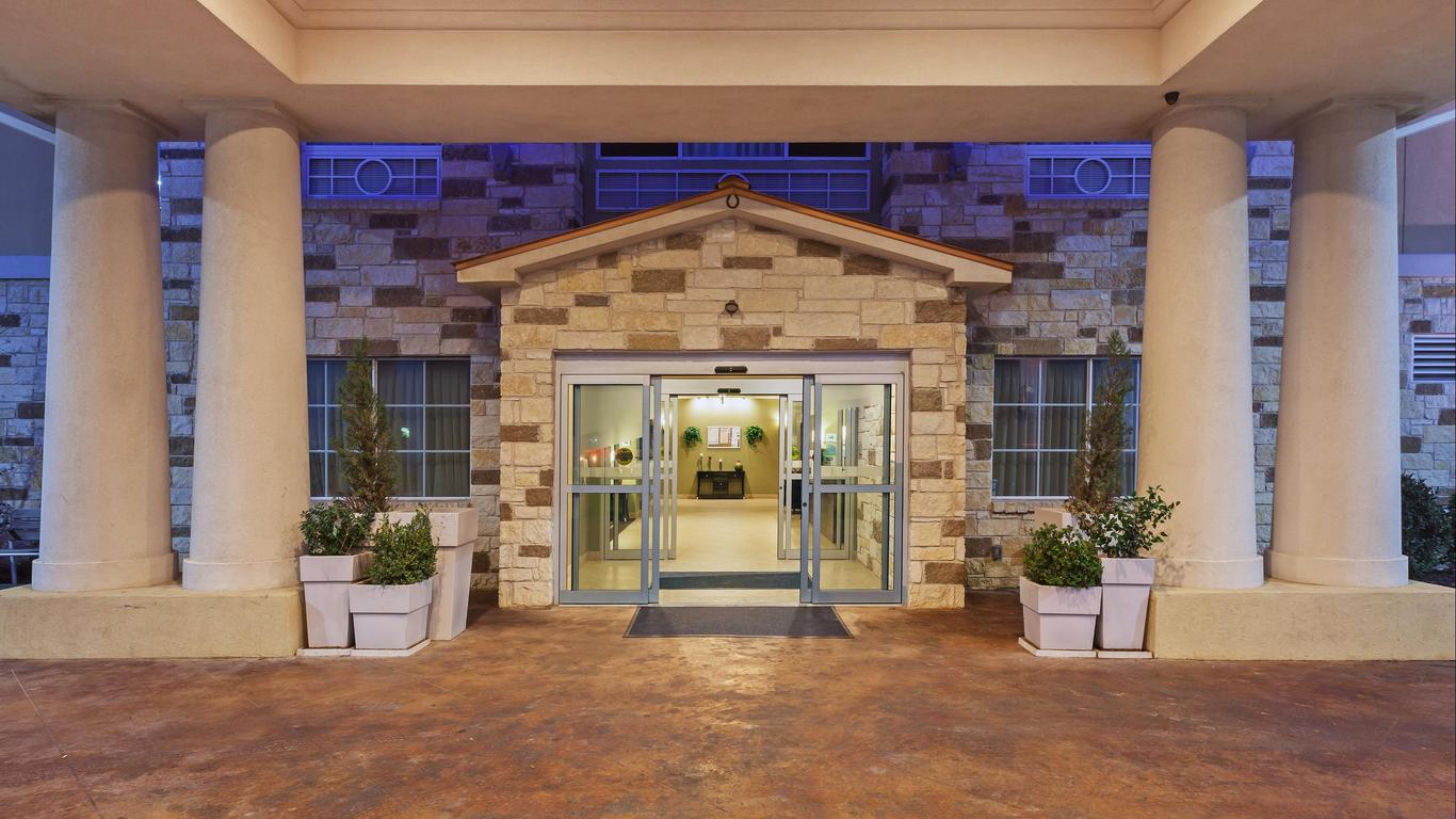 Holiday Inn Express & Suites Brady