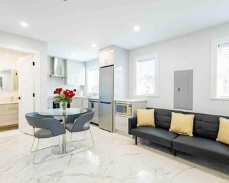 Charming & Brand-New near Restaurants & Transport - Vancouver