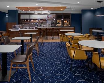 Heated Outdoor Pool Stay in Tampa Oldsmar! On-site restaurant & Parking - Oldsmar - Bar