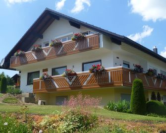Moderne Ferienwohnung - neu renoviert - ruhige Lage - Waldachtal - Gebouw
