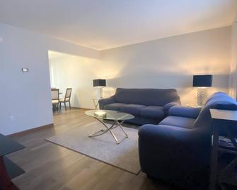 Home away from home close to Fort Leonard Wood - St Robert - Living room