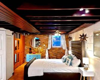 Live In This Iconic East Side Lower Leve - Providence - Bedroom
