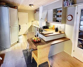 Holiday Home MÅLØy - Måløy - Kitchen