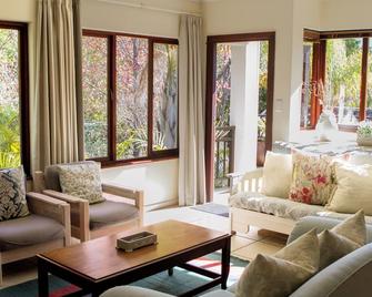 Cherry Berry Guest House - George - Living room