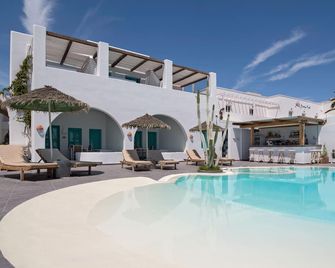 Nissia Beach Apartments & Suites - Kamari - Pool