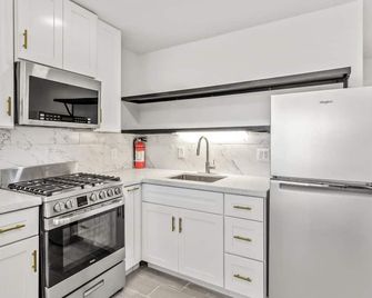 Entire serviced apartment in McAllen, Texas - McAllen - Kitchen