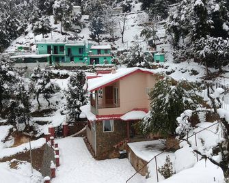 The Himalayan Cherry-Scenic mountain countryside - Mukteshwar - Building